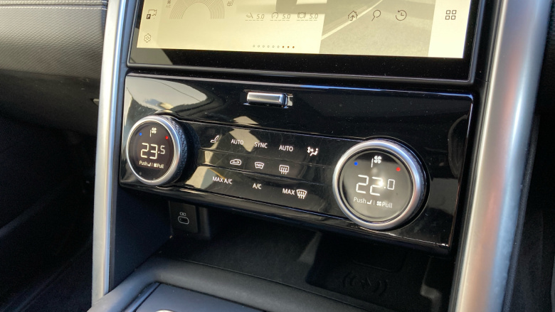 Land Rover Discovery 3.0 D300 Dynamic SE 5dr Auto Diesel Station Wagon